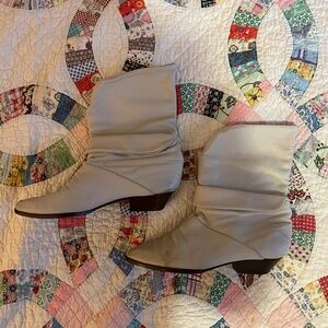 Vintage 80s Cream Leather Boots Sz 7.5
